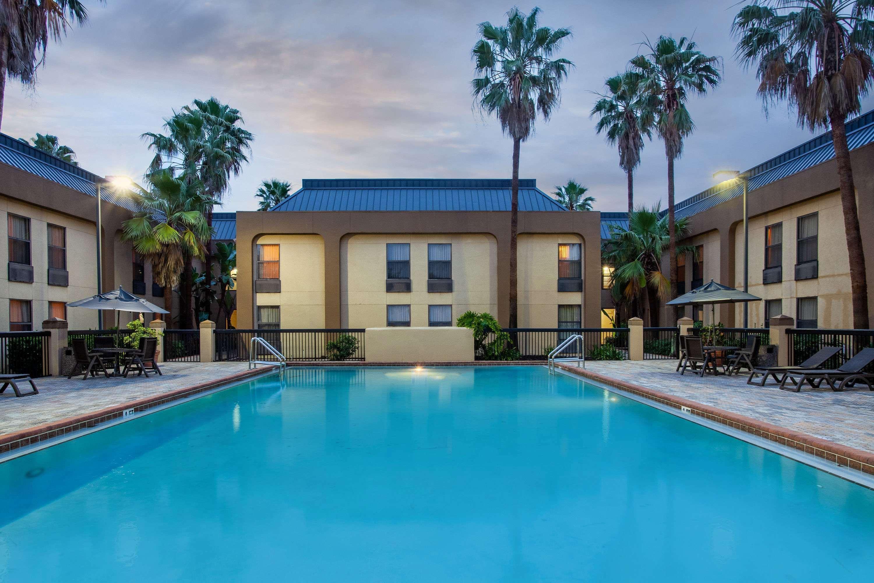 Ramada By Wyndham Orlando Florida Mall 外观 照片